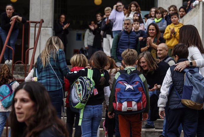 Alumnes de Massanassa reprenen les classes a l'Escola de Magisteri de València