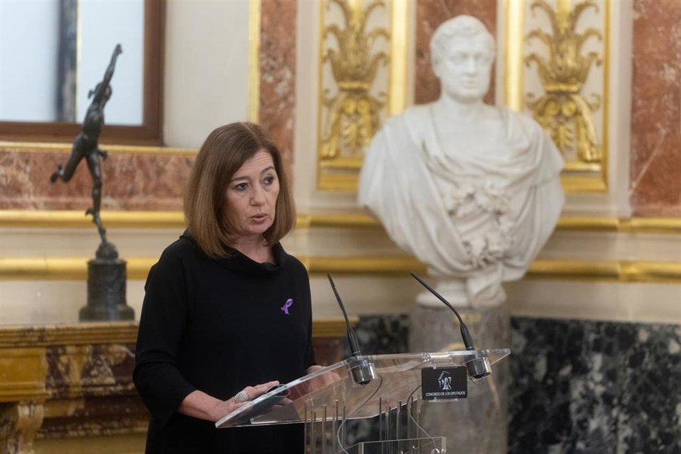 La presidenta del Congreso de los Diputados, Francina Armengol, durante el acto conmemorativo del Día Internacional de la Eliminación de la Violencia contra la mujer, en el Salón de Pasos Perdidos, a 25 de noviembre de 2024, en Madrid (España). 