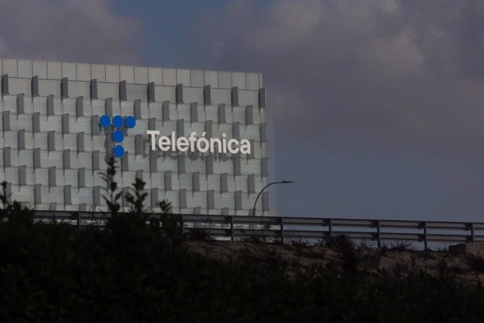 Fachada de la sede de Telefónica, a 7 de noviembre de 2024, en Madrid (España). 