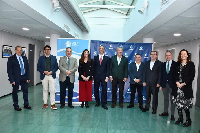 Asistentes a la reunión del Comité Ejecutivo de la Asociación de Abastecimientos de Agua y Saneamientos de Andalucía (ASA) en Emacsa.