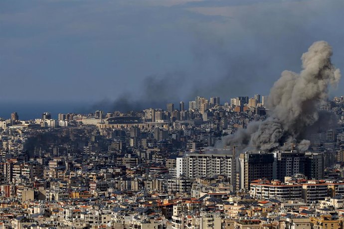 Columnas de humo en Beirut tras ataques de Israel contra la capital libanesa