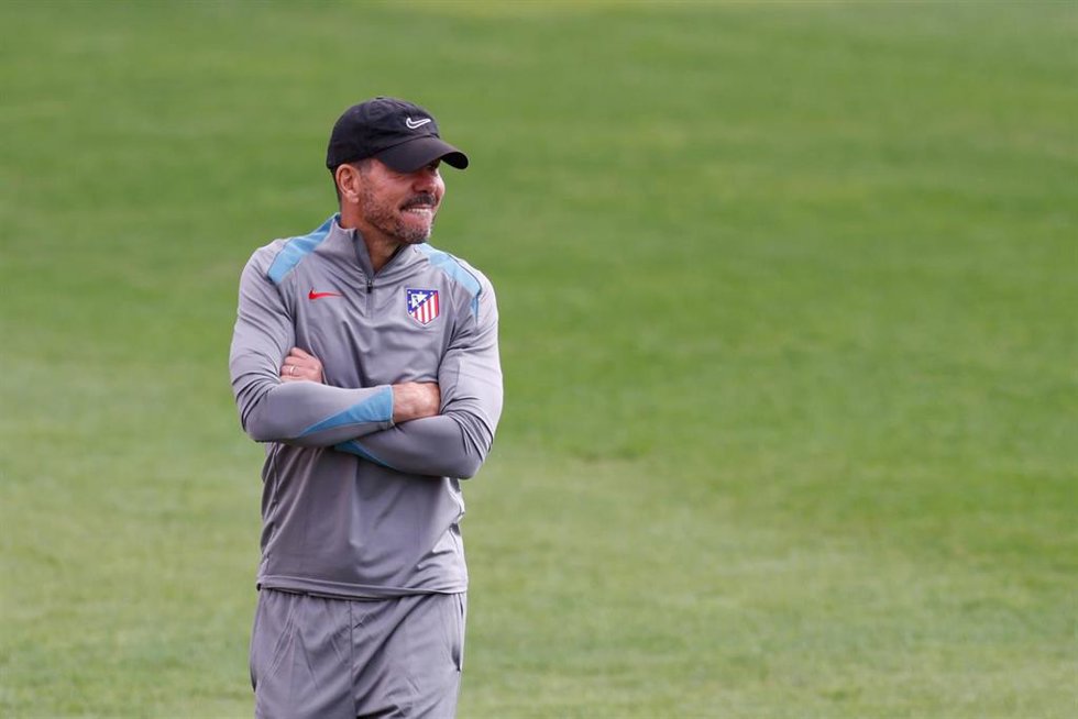 Archivo - Diego Pablo Simeone durante un entrenamiento del Atlético de Madrid