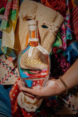 Foto: Mónica Godefroy Galardonado con medalla Gran Oro para mezcal de maguey Tepeztate y Medalla de Oro para mezcal de maguey Jabalíen el Concurso Nacional de Espirituosos GTO