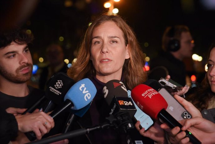 La líder de los Comuns en el Parlament, Jéssica Albiach, atiende a los medios de comunicación antes de la manifestación del 25N en Barcelona