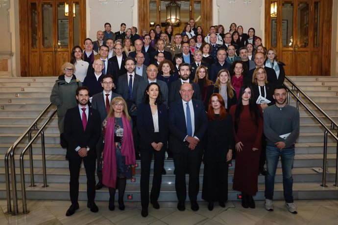 Valladolid rinde homenaje a las víctimas de violencia contra la mujer en el 25N