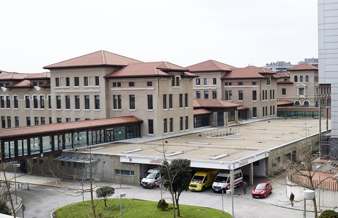 Archivo - Ambulancias en el Hospital Marqués de Valdecilla