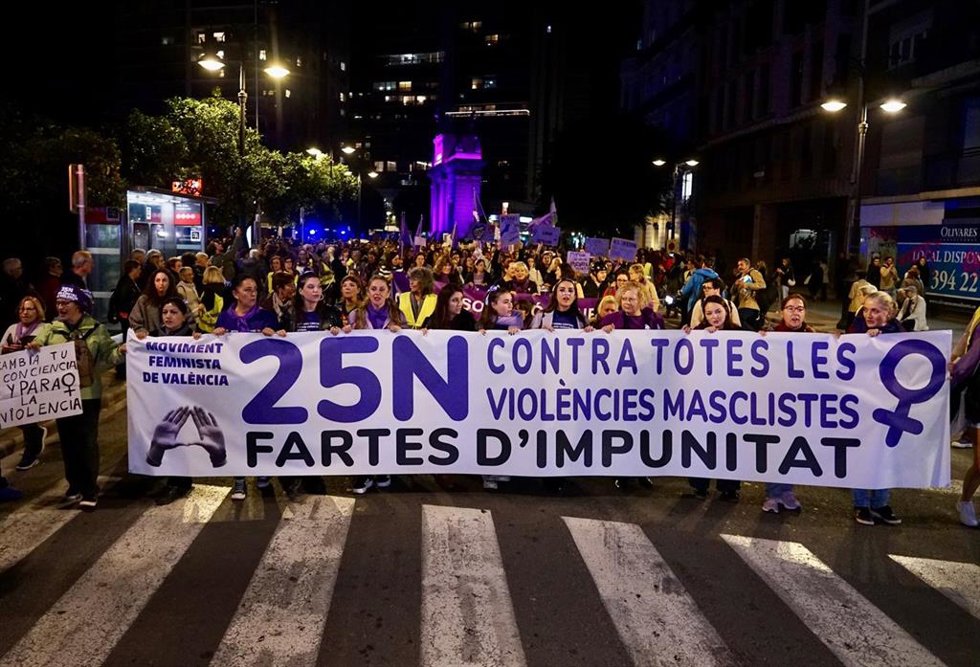 Manifestación del 25N en Valncia, bajo el lema "'Contra todas las violencias machistas. Fartes de impunitat'