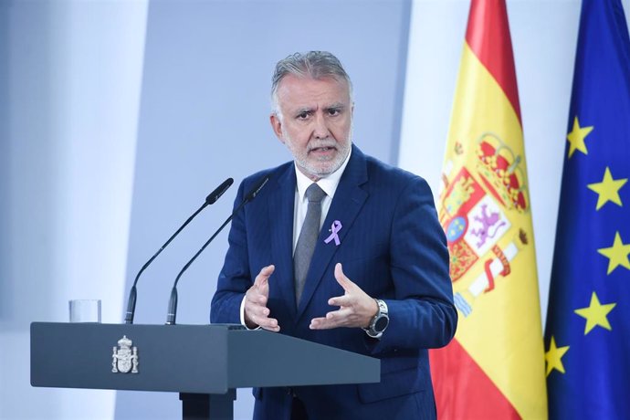 El ministro de Política Territorial y Memoria Democrática, Ángel Víctor Torres, durante una rueda de prensa, en el Complejo de la Moncloa, a 25 de noviembre de 2024, en Madrid (España). Esta reunión, solicitada por la propia regidora como presidenta de la