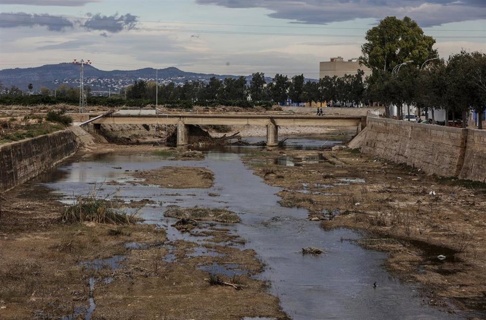 Vista del barranco donde pasa el Riu Magre, a 21 de noviembre de 2024, en Algamesí, Valencia, Comunidad Valenciana (España). 
