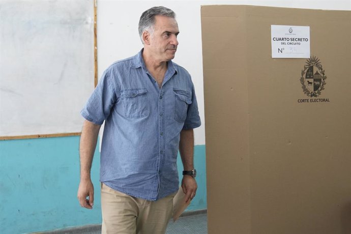 El candidato del Frente Amplio a las elecciones presidenciales en Uruguay, Yamandú Orsi