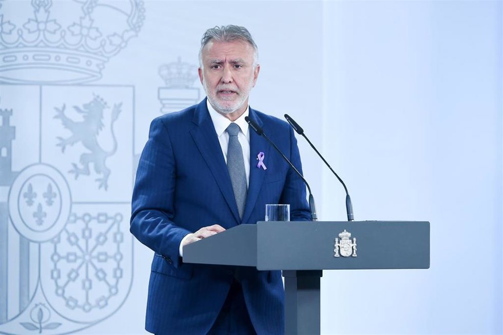 El ministro de Política Territorial y Memoria Democrática, Ángel Víctor Torres, durante una rueda de prensa, en el Complejo de la Moncloa, a 25 de noviembre de 2024, en Madrid (España). Esta reunión, solicitada por la propia regidora como presidenta de 