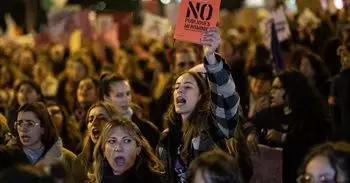 El feminismo pierde fuerza tras una nueva división en Madrid: 6.500 personas en dos marchas por el 25N