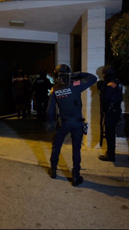 Dispositivo de Mossos d'Esquadra y Europol contra un grupo criminal internacional en Barcelona y Tarragona