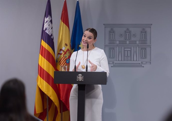 Archivo - La presidenta del Govern balear, Marga Prohens, ofrece una rueda de prensa tras un encuentro con el presidente del Gobierno, Pedro Sánchez