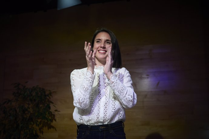 La exministra de igualdad y eurodiputada de Podemos, Irene Montero, durante la presentación de su nuevo libro  'Algo habremos hecho', en la Casa Encendida, a 11 de noviembre de 2024, en Madrid (España). En este volumen, Montero aborda temas durante su man