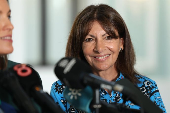 Archivo - La alcaldesa de París, Anne Hidalgo, durante la entrega del XIII Premio Cortes de la Real Isla de León en San Fernando, a 24 de septiembre de 2024 en Cádiz (Andalucía, España). El Premio Cortes de la Real Isla de León de 1810 recuerda que San 