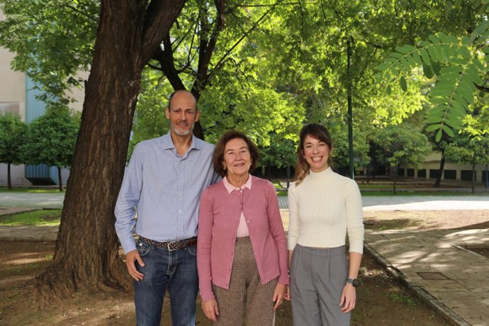 Ángel Llamas, Aurora Galván y Victoria Calatrava forman parte del equipo autor del trabajo.