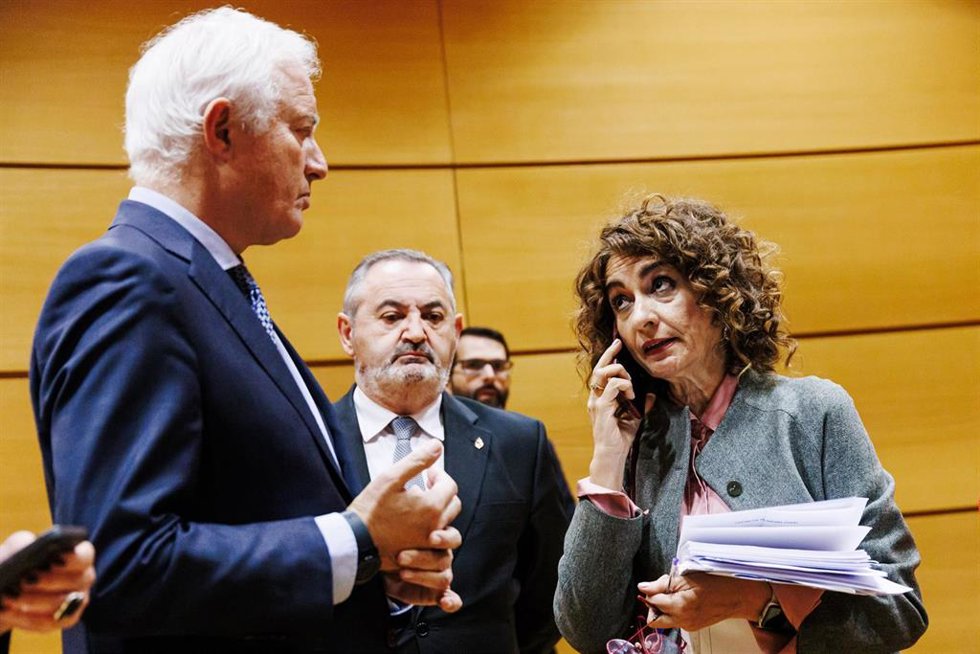 La vicepresidenta primera y ministra de Hacienda,, comparece en la Comisión de Investigación por el caso Koldo, en el Senado, a 26 de noviembre de 2024, en Madrid (España). 