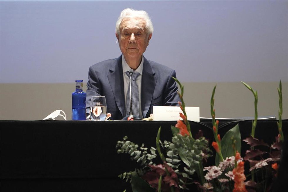 Archivo - El fundador de Meliá Hotels International, Gabriel Escarrer Juli, durante la presentación de su libro de memorias 'Mi vida. La historia del hombre que creó el mayor grupo hotelero español'. 