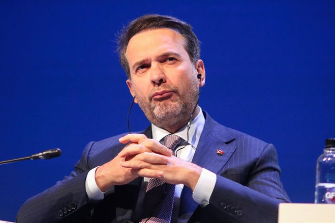 Archivo - October 10, 2024, Saint Petersburg, Russia: Alparslan Bayraktar, Minister of Energy and Natural Resources of the Republic of Turkey seen during the plenary session on the St. Petersburg International Gas Forum, which is taking place at the Expof