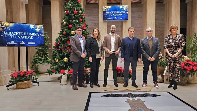 Presentación del acuerdo entre la Diputación y el Ayuntamiento de Albacete para unirse en la promoción turística de la Navidad 2024/2025.