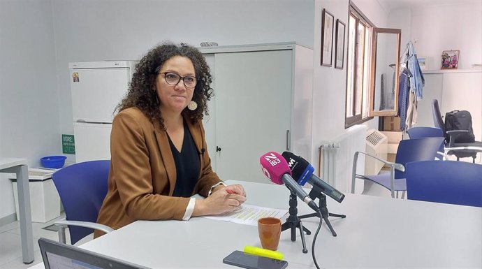 La portavoz del PSIB en el Consell de Mallorca, Catalina Cladera, en rueda de prensa.