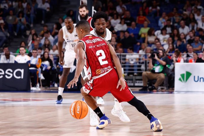 Archivo - El base canadiense del Casademont Zaragoza Trae Bell-Haynes en un partido ante el Real Madrid.