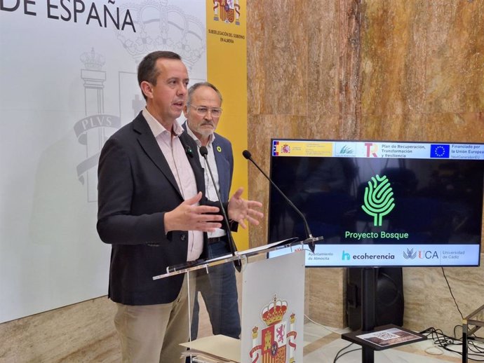 El subdelegado del Gobierno en Almería, José María Martín, durante la presentación del 'Proyecto Bosque'.