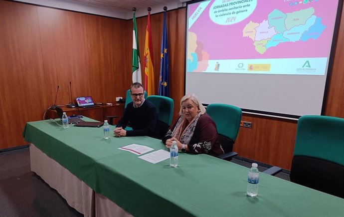 La delegada de Salud y Consumo de la Junta en Huelva, Manuela Caro, en unas jornadas sobre la atención sanitaria ante casos de violencia de género.