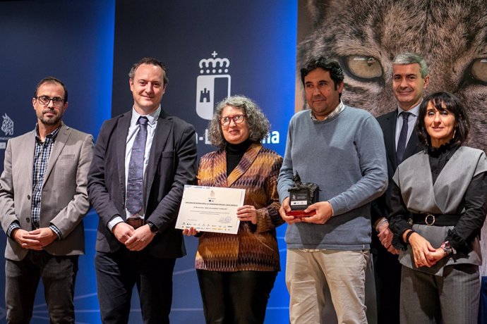 La Junta de Castilla-La Mancha ha reconocido "la destacada implicación de la sociedad civil andaluza en la conservación del lince ibérico". Durante la Gala de los Premios Life Lynxconnect 2023, celebrada en Toledo.