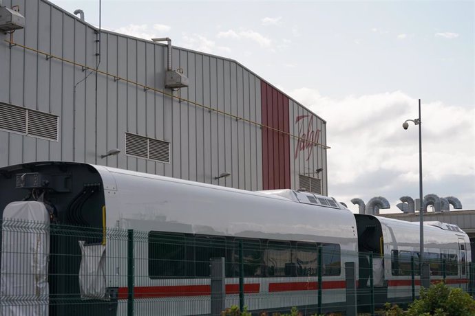 Archivo - Fachada de la planta de Talgo en Rivabellosa