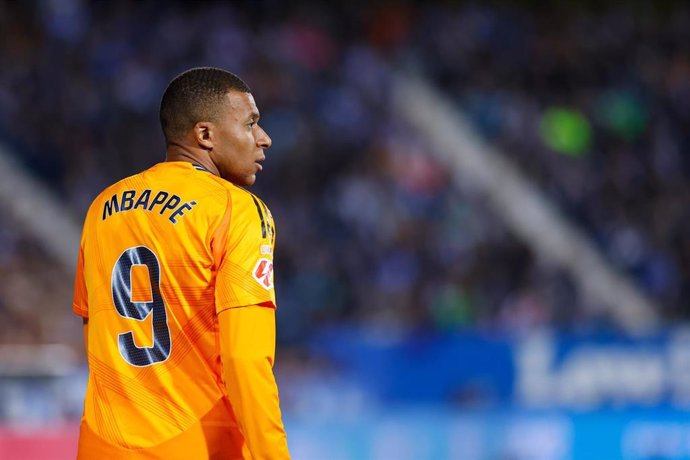 El delantero francés Kylian Mbappé (Real Madrid), ante el CD Leganés en el Estadio de Butarque. 