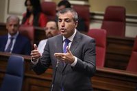 Domínguez se compromete a que el PP negocie con los gobiernos central y canario la reforma de ley de extranjería