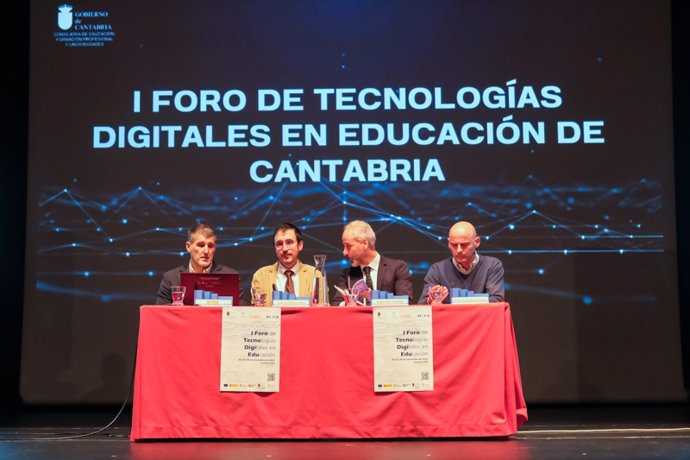 El consejero de Educación, Sergio Silva, inaugura el I Foro de Tecnologías Digitales en Educación