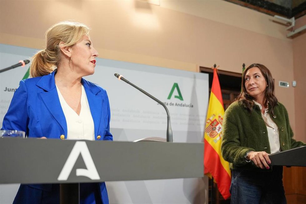 Rueda de prensa posterior al Consejo de Gobierno con la portavoz y consejera de Economía y Hacienda de la Junta, Carolina España, y la consejera de Inclusión Social, Juventud, Familias e Igualdad, Loles López.