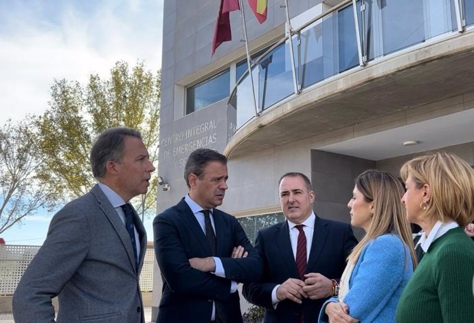 El consejero de Presidencia, Portavocía, Acción Exterior y Emergencias, Marcos Ortuño, el director general de Administración Local, Francisco Abril, el alcalde de Lorca, Fulgencio Gil, y concejalas del Ayuntamiento