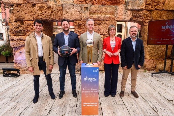 Presentación de la Minicopa Endesa de Tarragona 2024-25 en la Plaça del Fòrum de Tarragona