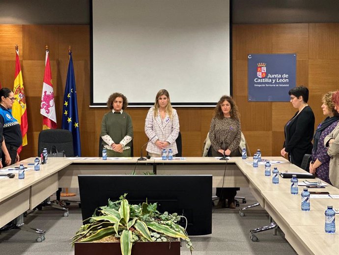 Minuto de silencio por las víctimas de la violencia machista en el seno de la Comisión Territorial.