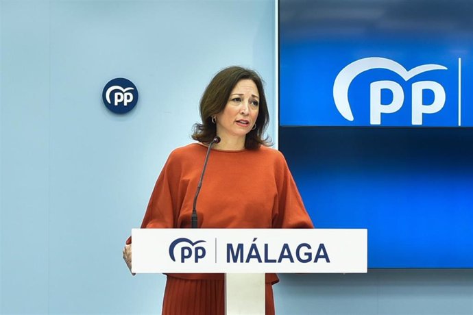 La presidenta del PP de Málaga, Patricia Navarro, en rueda de prensa.