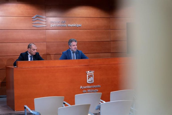 El concejal delegado de Economía, Hacienda y Fondos de la UE, Carlos Conde, informa sobre ordenanzas fiscales, tasas y precios públicos para 2025