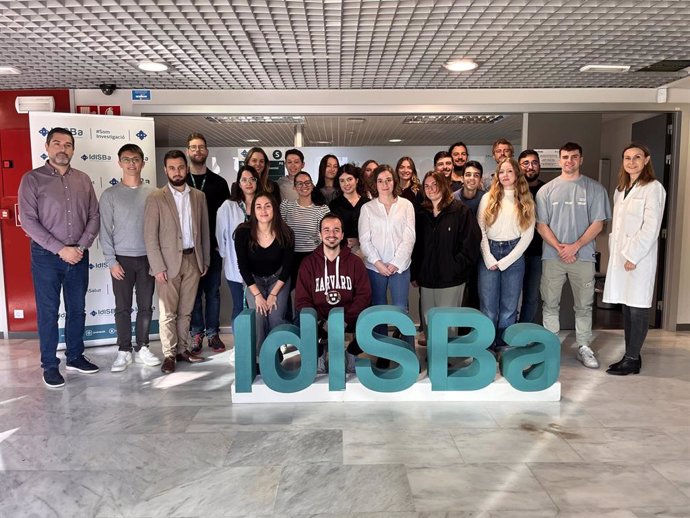 Los jóvenes que se han incorporado al IdISBa gracias a un programa del SOIB.