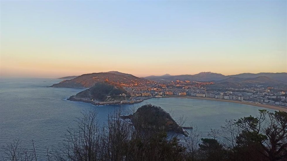 Archivo - La bahía de la Concha de San Sebastián.