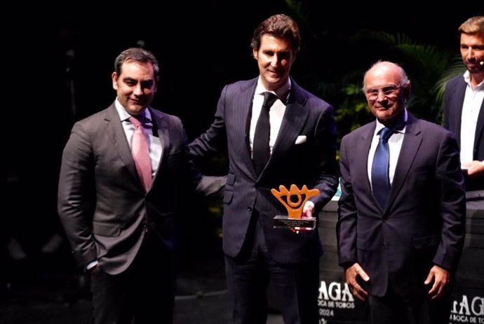 La marina de megayates de Málaga recibe el Premio a Inversión Turística que otorga el Foro de Turismo