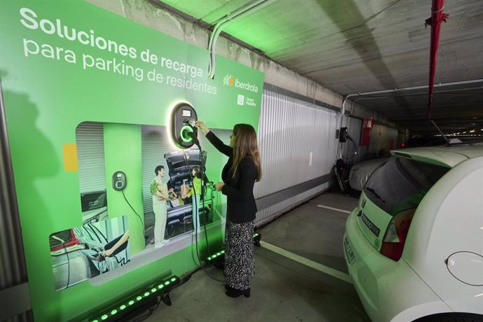 Iberdrola pone en servicio primera solución de recarga para eléctricos para parkings de residentes en Madrid