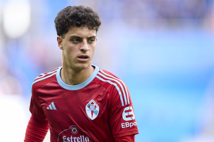 Archivo - Hugo Alvarez of RC Celta de Vigo looks on during the LaLiga EA Sports match between Deportivo Alaves and RC Celta de Vigo at Mendizorrotza on April  27, 2024, in Vitoria, Spain.