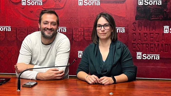 Manu Salvador y Beatriz Tarancón presentan el Campeonato de España de cartas Magic