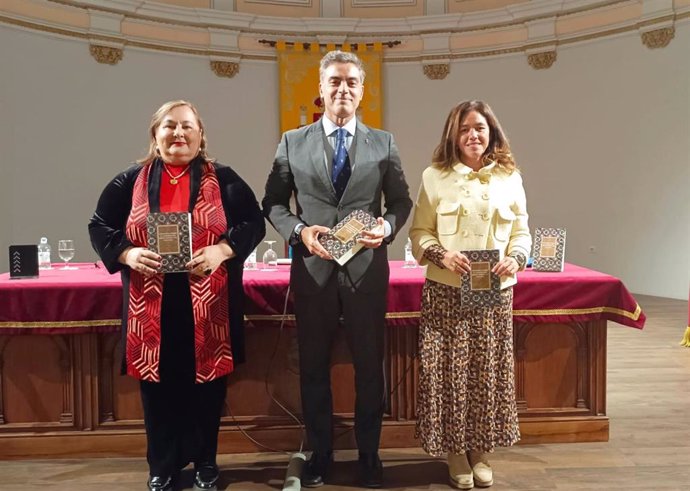 Presentación del libro número 51 de la Colección Azulejo, publicación anual del Colegio Oficial de Aparejadores y Arquitectos Técnicos de Sevilla