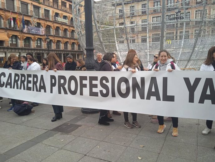 Profesionales de distintos ámbitos sanitarios demandan en Toledo la recuperación de la carrera profesional.