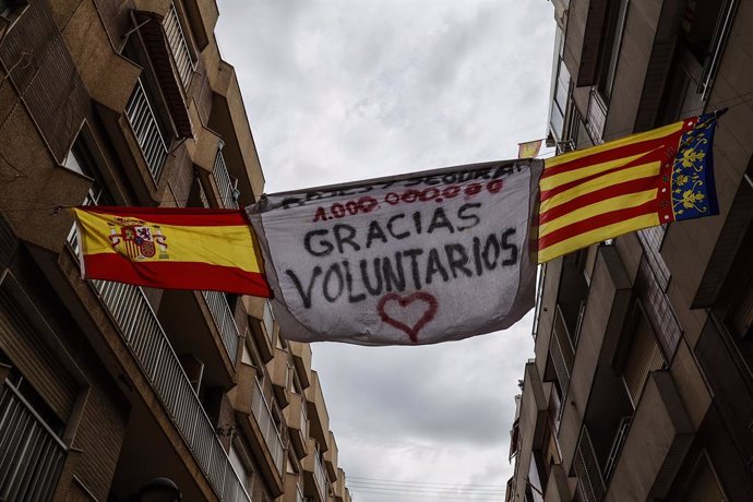 Pancartes d'agraïment als volunaris a Algemesí