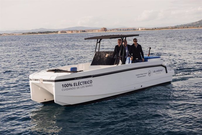 El astillero español De Antonio Yachts dona una embarcación a la Fundación Philippe Cousteau para la conservación marina.